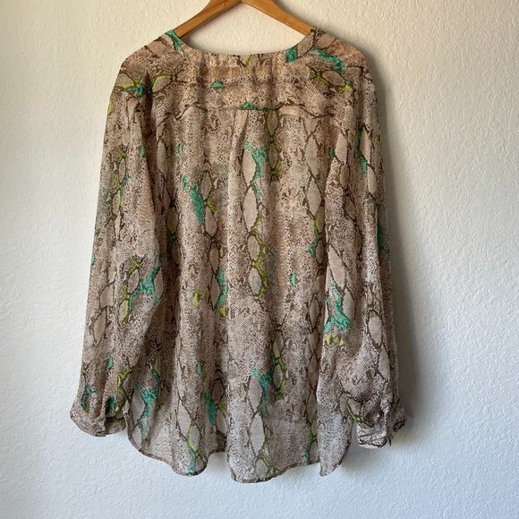 Roll Tab Sleeve Blouse 3X Snake Print - Picture 7 of 7